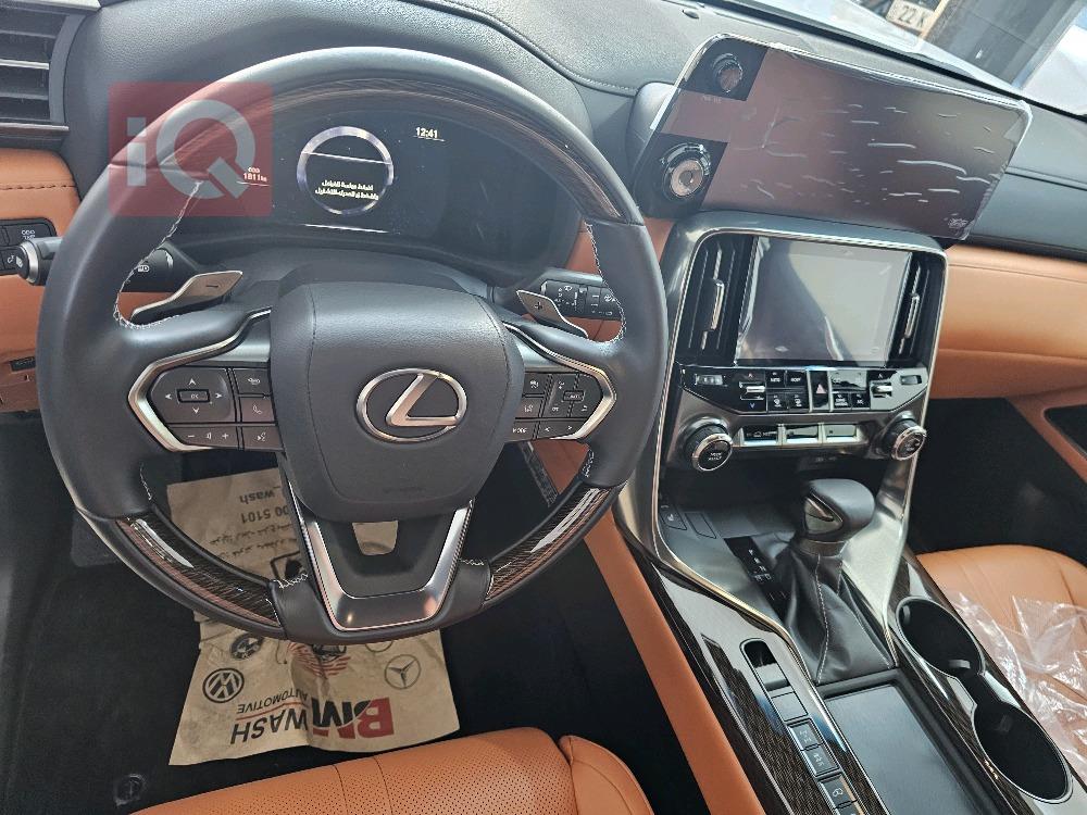 Lexus LX